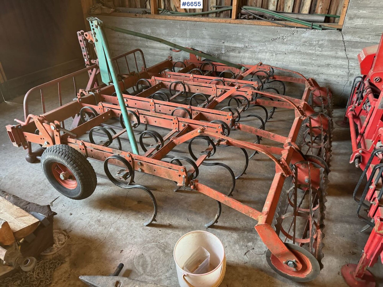 Kverneland harrow with cage roller - Equipo para trabajo del suelo: foto 1 Kverneland harrow with cage roller - Equipo para trabajo del suelo: foto 1