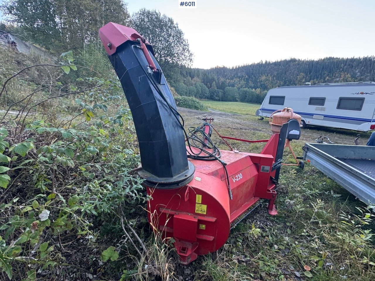 SISU Handel V-230 Snow blower - Vehículo municipal: foto 2 SISU Handel V-230 Snow blower - Vehículo municipal: foto 2