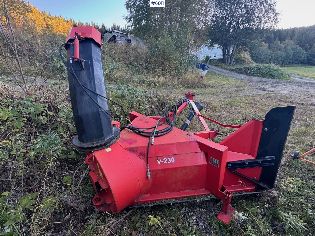 SISU Handel V-230 Snow blower - Vehículo municipal: foto 3 SISU Handel V-230 Snow blower - Vehículo municipal: foto 3