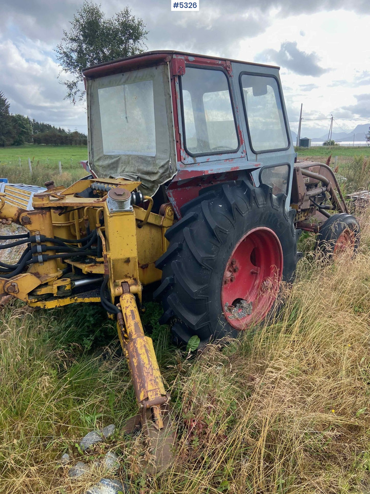 Volvo 430 mit heckmontiertem Baggeraufbau, Rep.-Objekt - Tractor: foto 2 Volvo 430 mit heckmontiertem Baggeraufbau, Rep.-Objekt - Tractor: foto 2