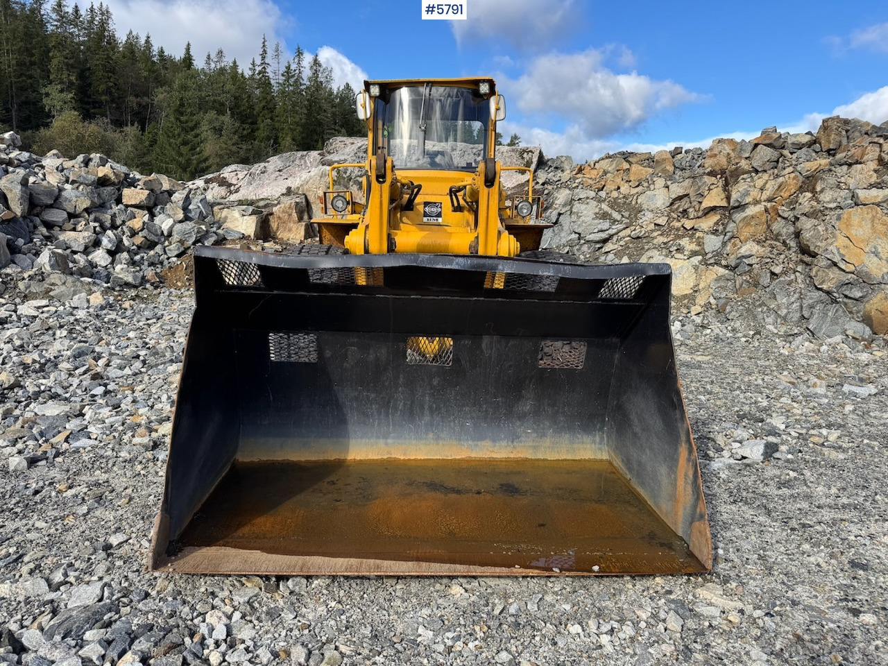 Volvo LM 1240 w/ bucket and pallet forks with claw. - Cargadora de ruedas: foto 3 Volvo LM 1240 w/ bucket and pallet forks with claw. - Cargadora de ruedas: foto 3