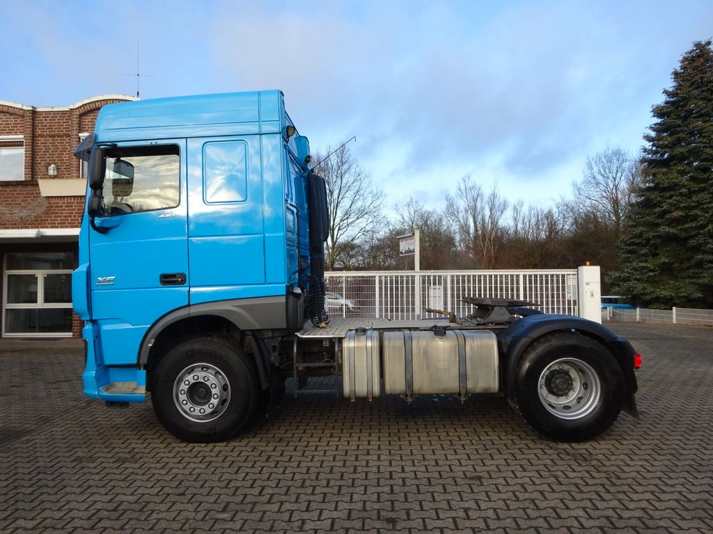 DAF XF 440 + Hydrl. Pumpe 4x2 - Cabeza tractora: foto 3 DAF XF 440 + Hydrl. Pumpe 4x2 - Cabeza tractora: foto 3