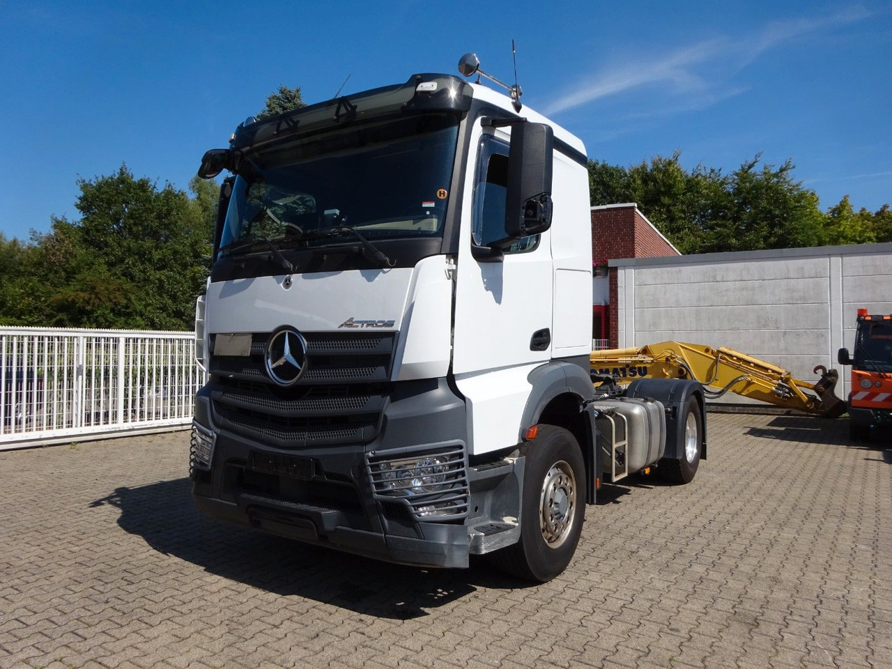 Mercedes-Benz 1846 Actros SZM HAD ALLRAD - Cabeza tractora: foto 1 Mercedes-Benz 1846 Actros SZM HAD ALLRAD - Cabeza tractora: foto 1