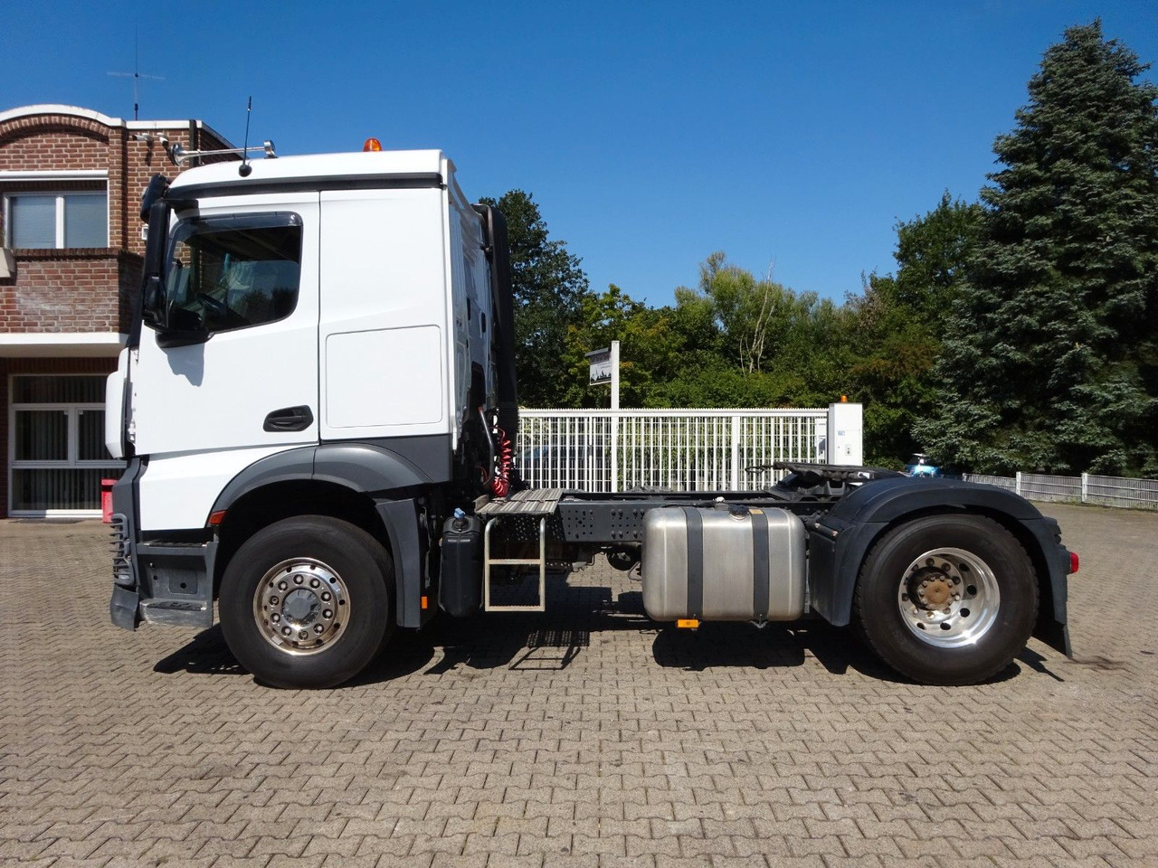 Mercedes-Benz 1846 Actros SZM HAD ALLRAD - Cabeza tractora: foto 3 Mercedes-Benz 1846 Actros SZM HAD ALLRAD - Cabeza tractora: foto 3