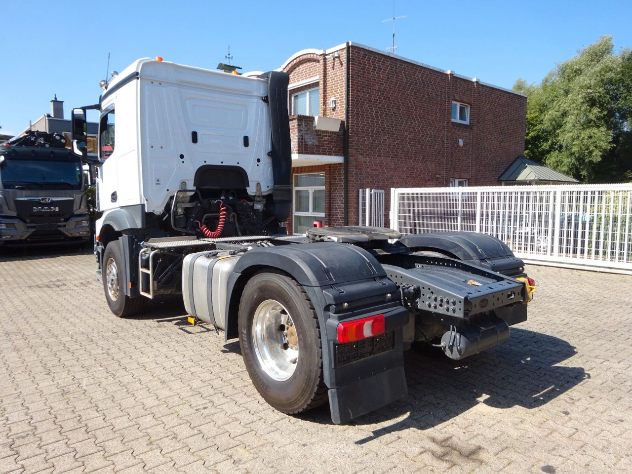 Mercedes-Benz 1846 Actros SZM HAD ALLRAD - Cabeza tractora: foto 4 Mercedes-Benz 1846 Actros SZM HAD ALLRAD - Cabeza tractora: foto 4