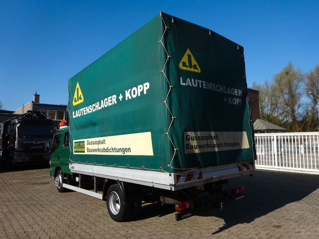 FUSO 7C180D Canter mit Doppelkabine 4x2 - Furgoneta con lona, Furgoneta combi: foto 5 FUSO 7C180D Canter mit Doppelkabine 4x2 - Furgoneta con lona, Furgoneta combi: foto 5