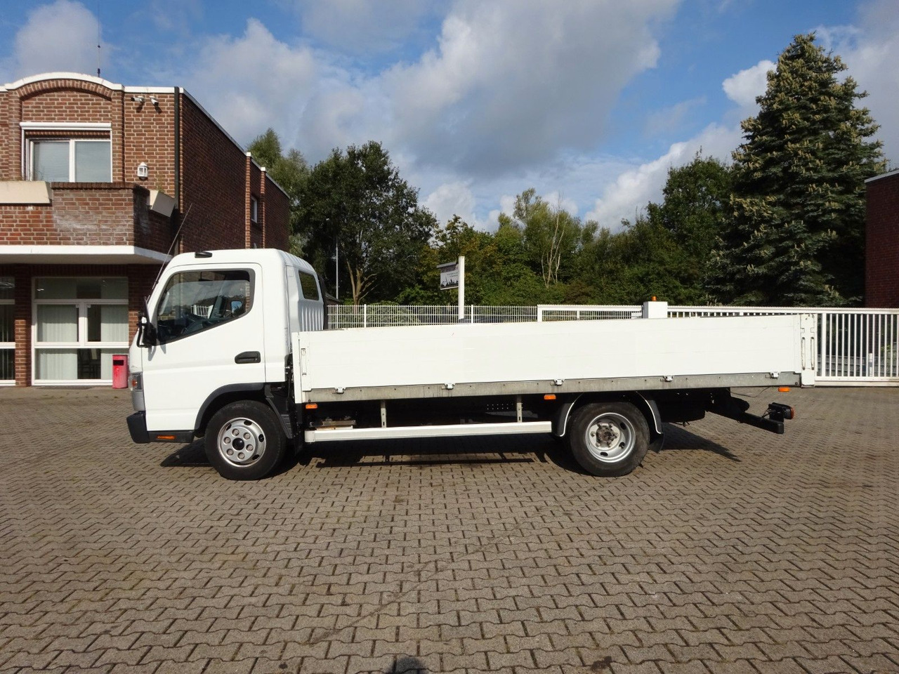 FUSO CANTER 7C15 Pritsche 4x2 - Furgoneta caja abierta: foto 2 FUSO CANTER 7C15 Pritsche 4x2 - Furgoneta caja abierta: foto 2