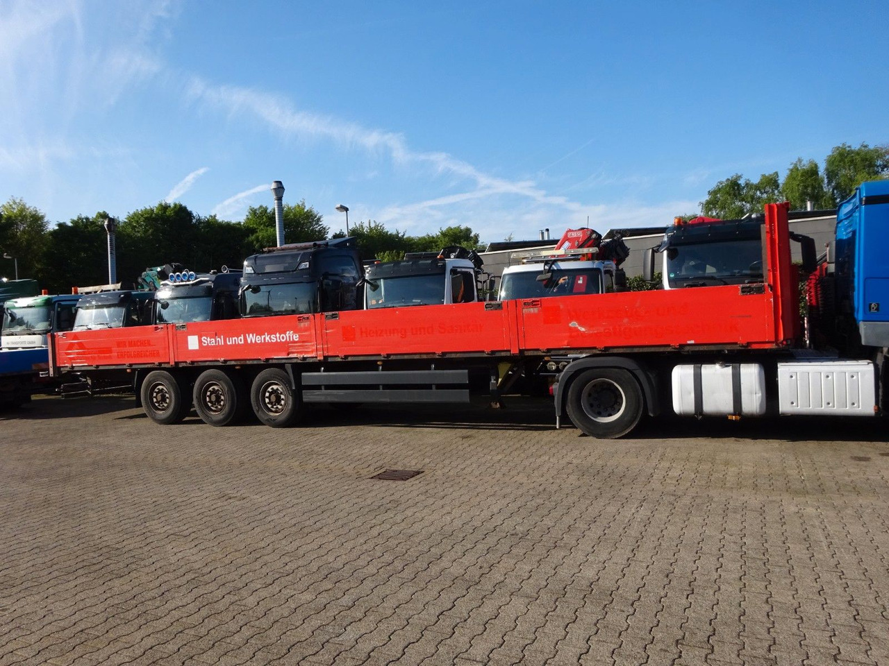 Fliegl Sattelpritsche mit Bordwänden und 3 Achsen - Semirremolque plataforma/ Caja abierta: foto 2 Fliegl Sattelpritsche mit Bordwänden und 3 Achsen - Semirremolque plataforma/ Caja abierta: foto 2