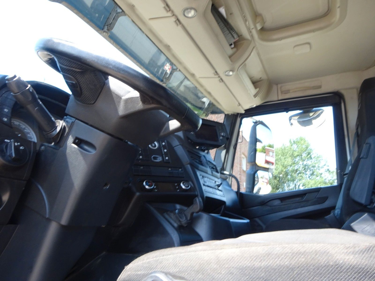 Camión multibasculante Iveco X-WAY 480 HIAB ABROLLER 8x4: foto 13