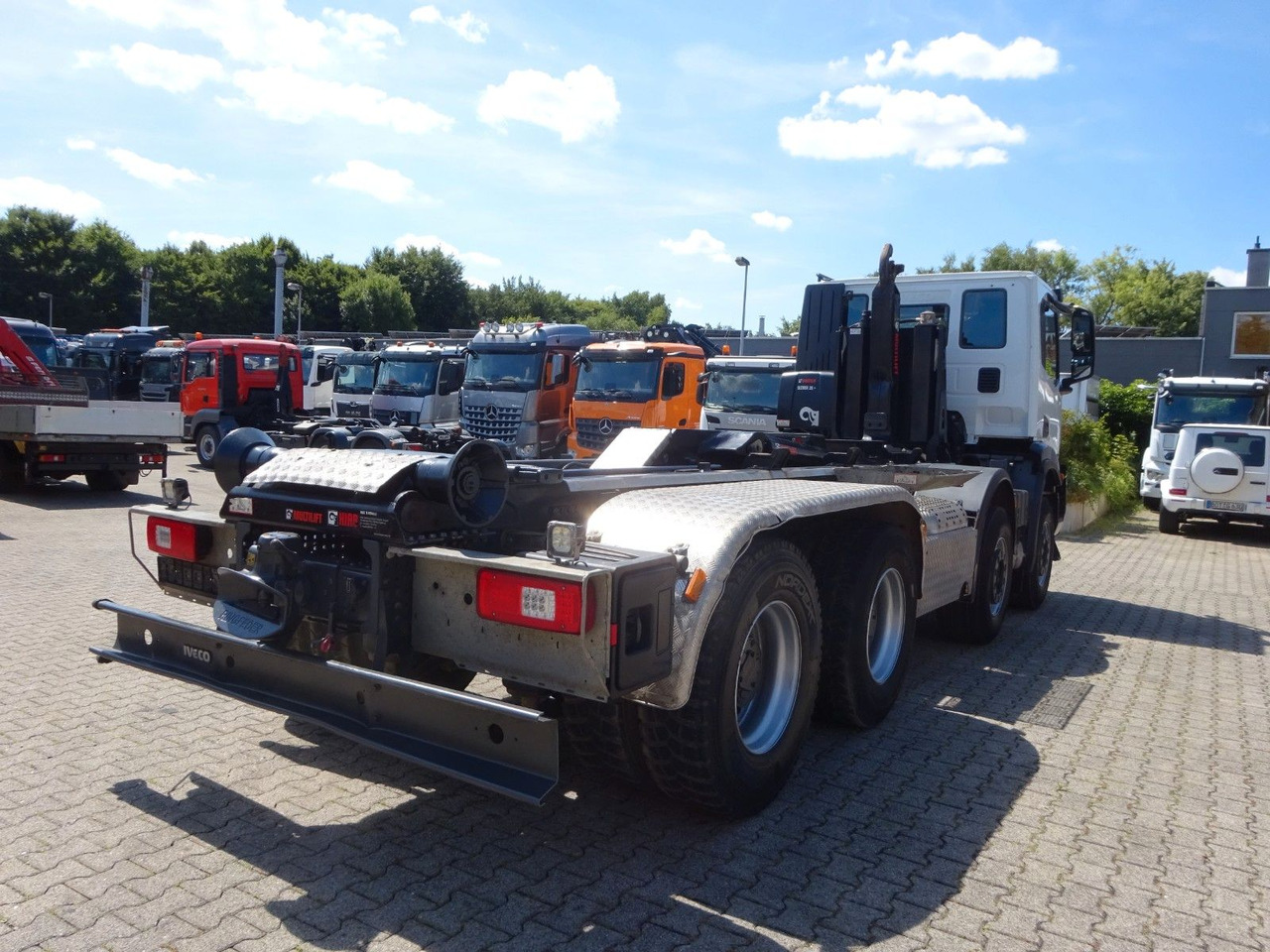 Camión multibasculante Iveco X-WAY 480 HIAB ABROLLER 8x4: foto 9