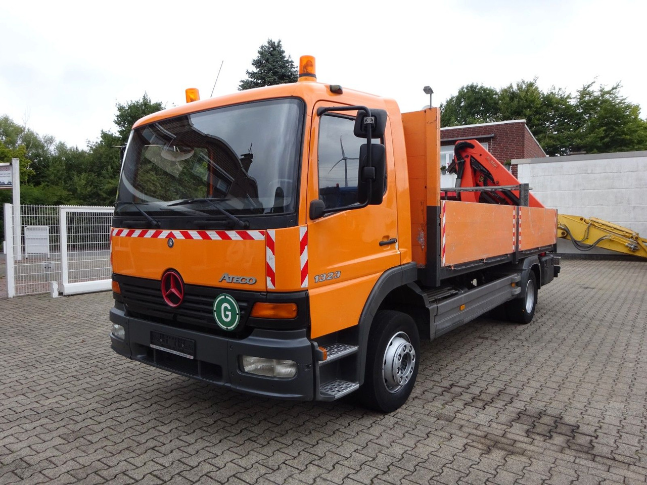 Mercedes-Benz 1323 Atego Pritsche + PK 9501 Kran 4x2 - Camión caja abierta, Camión grúa: foto 4 Mercedes-Benz 1323 Atego Pritsche + PK 9501 Kran 4x2 - Camión caja abierta, Camión grúa: foto 4