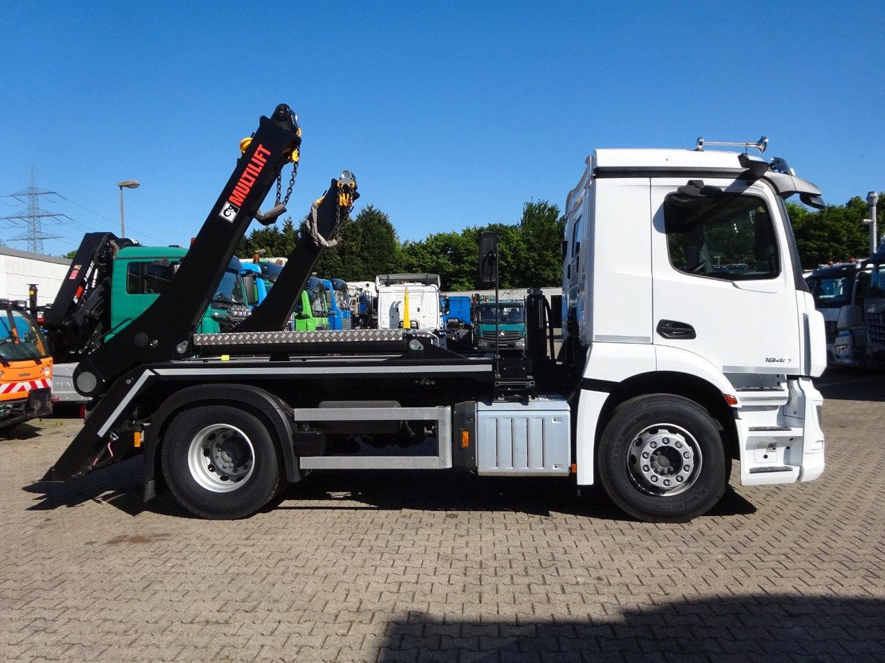 Mercedes-Benz 1840 Actros Absetzkipper NEUFAHRZEUG mit 1645 km - Camión volquete: foto 3 Mercedes-Benz 1840 Actros Absetzkipper NEUFAHRZEUG mit 1645 km - Camión volquete: foto 3