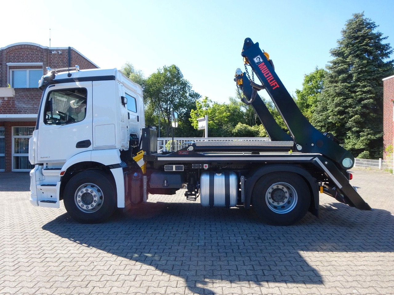 Mercedes-Benz 1840 Actros Absetzkipper NEUFAHRZEUG mit 1645 km - Camión volquete: foto 2 Mercedes-Benz 1840 Actros Absetzkipper NEUFAHRZEUG mit 1645 km - Camión volquete: foto 2