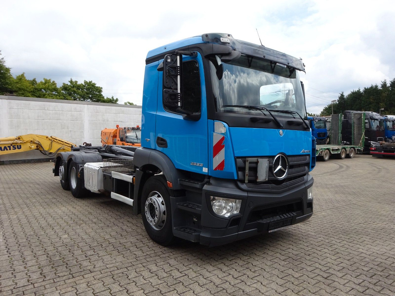 Mercedes-Benz 2533 Antos MULTILIFT Abroller 6x2 - Camión multibasculante: foto 5 Mercedes-Benz 2533 Antos MULTILIFT Abroller 6x2 - Camión multibasculante: foto 5