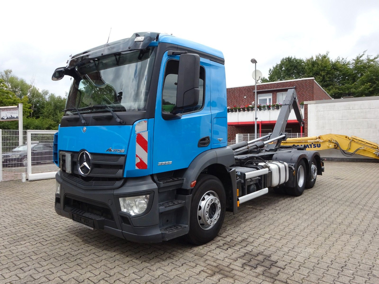 Mercedes-Benz 2533 Antos MULTILIFT Abroller 6x2 - Camión multibasculante: foto 1 Mercedes-Benz 2533 Antos MULTILIFT Abroller 6x2 - Camión multibasculante: foto 1