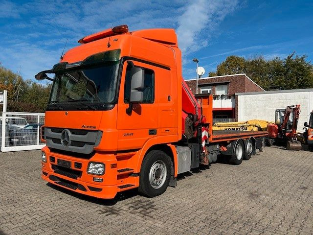 Mercedes-Benz 2541 Actros Plattform + FASSI Kran 6X2 - Camión grúa: foto 2 Mercedes-Benz 2541 Actros Plattform + FASSI Kran 6X2 - Camión grúa: foto 2