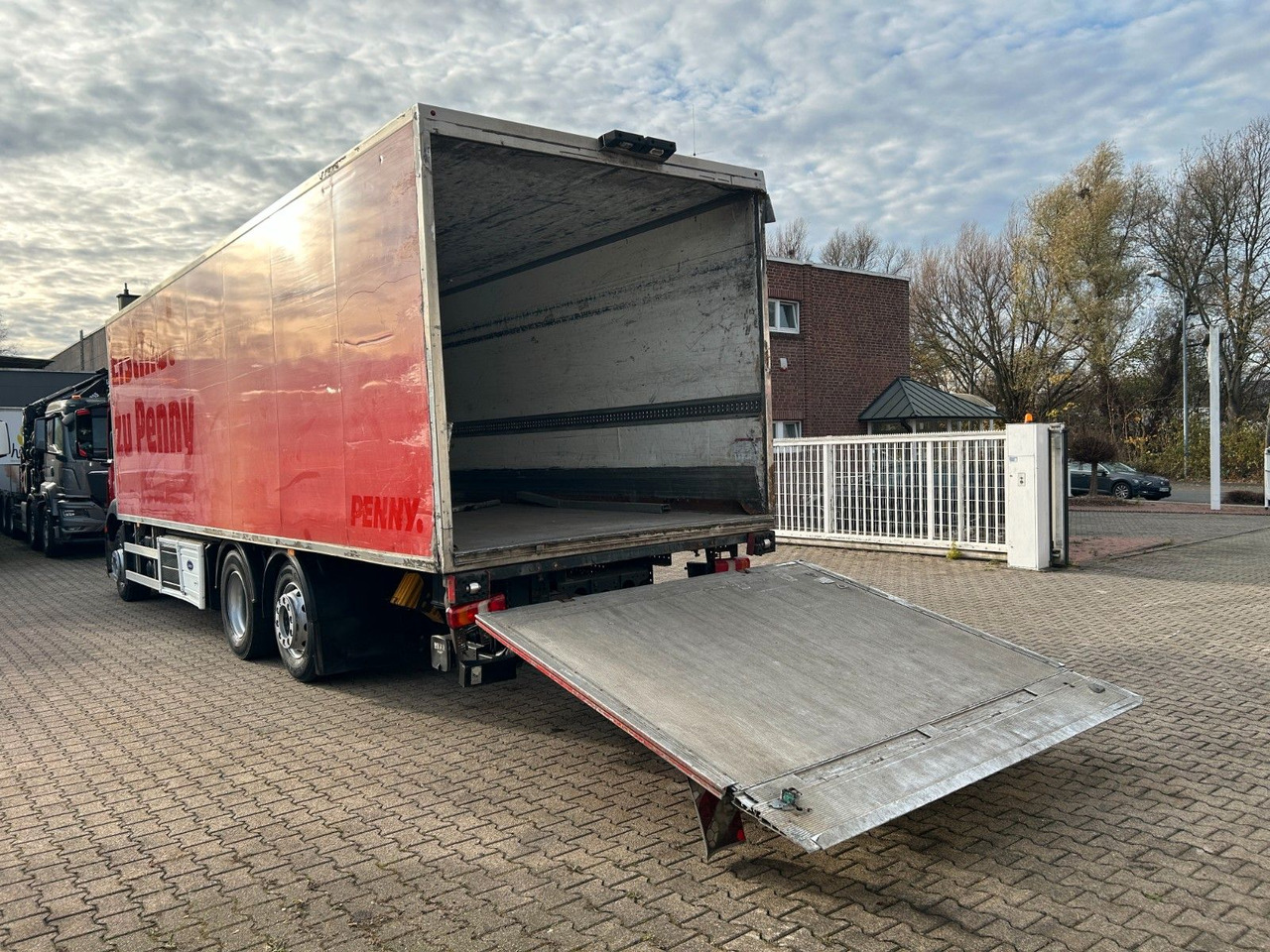 Mercedes-Benz 2636 Antos Kühlkoffer +BÄR LBW 3x im Bestand - Camión frigorífico: foto 5 Mercedes-Benz 2636 Antos Kühlkoffer +BÄR LBW 3x im Bestand - Camión frigorífico: foto 5