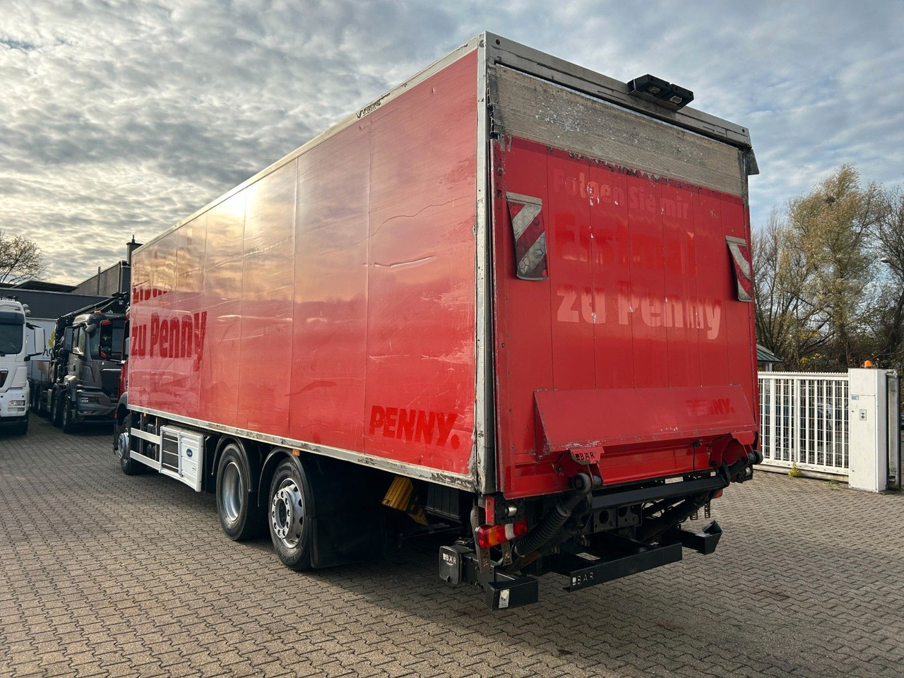 Mercedes-Benz 2636 Antos Kühlkoffer +BÄR LBW 3x im Bestand - Camión frigorífico: foto 4 Mercedes-Benz 2636 Antos Kühlkoffer +BÄR LBW 3x im Bestand - Camión frigorífico: foto 4