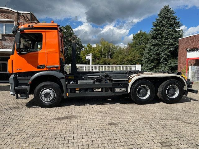 Mercedes-Benz 2651 Arocs MEILLER RK2060 Abroller 6x4 - Camión multibasculante: foto 2 Mercedes-Benz 2651 Arocs MEILLER RK2060 Abroller 6x4 - Camión multibasculante: foto 2