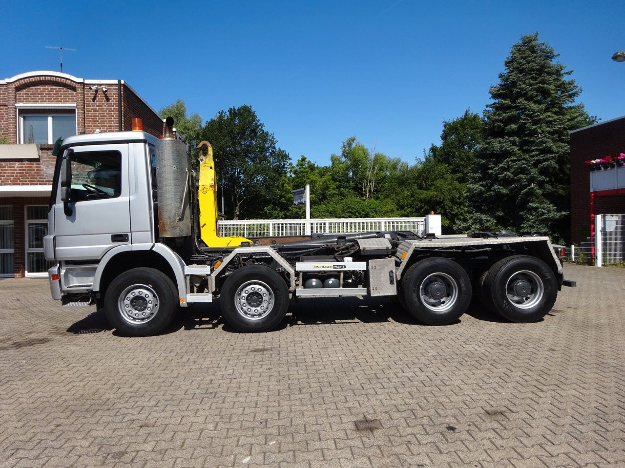 Mercedes-Benz 3244 Actros PALFINGER Abroller 8x4 - Camión multibasculante: foto 2 Mercedes-Benz 3244 Actros PALFINGER Abroller 8x4 - Camión multibasculante: foto 2