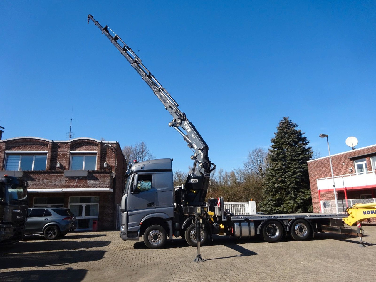 Mercedes-Benz 3453 Plattform + Fassi F820 Kran 8x2 Mercedes-Benz 3453 FASSI F820 Kran 8x Hydr. Ausschub - Camión grúa, Camión caja abierta: foto 3 Mercedes-Benz 3453 Plattform + Fassi F820 Kran 8x2 Mercedes-Benz 3453 FASSI F820 Kran 8x Hydr. Ausschub - Camión grúa, Camión caja abierta: foto 3