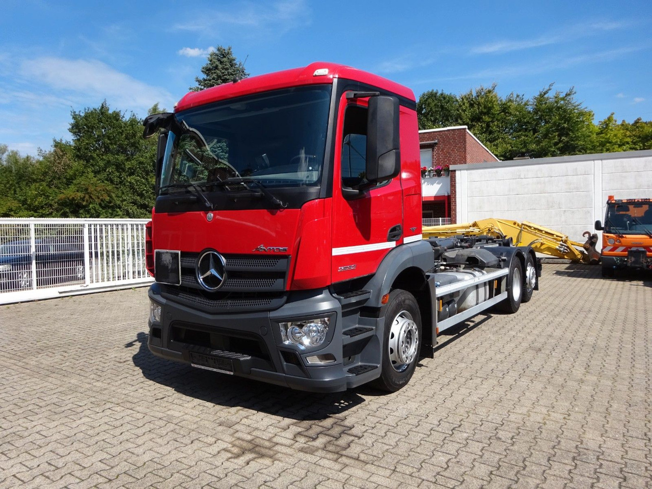 Mercedes-Benz Antos 2532 MEILLER Abroller Lift+Lenkachse 6x2 - Camión multibasculante: foto 2 Mercedes-Benz Antos 2532 MEILLER Abroller Lift+Lenkachse 6x2 - Camión multibasculante: foto 2