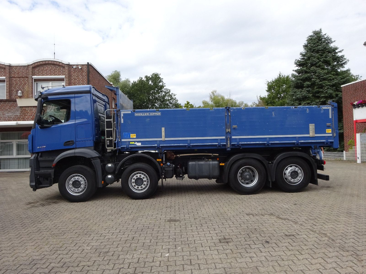 Mercedes-Benz Arocs 3446 MEILER 3 Seitenkipper 8x2 - Camión volquete: foto 3 Mercedes-Benz Arocs 3446 MEILER 3 Seitenkipper 8x2 - Camión volquete: foto 3