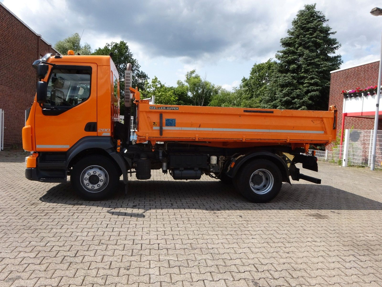 Volvo FL 280 MEILLER 3Skipper 4x2 - Camión volquete: foto 1 Volvo FL 280 MEILLER 3Skipper 4x2 - Camión volquete: foto 1
