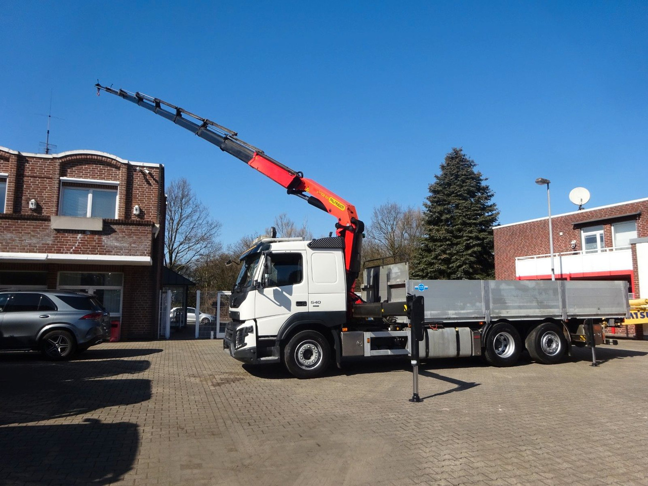 Volvo FMX 540 Pritsche + PK 33002 Kran 6x2 - Camión grúa: foto 4 Volvo FMX 540 Pritsche + PK 33002 Kran 6x2 - Camión grúa: foto 4