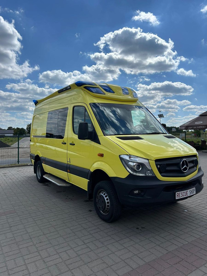 Mercedes-Benz Sprinter 519 CDI 4X4 **Ambulace** - Furgoneta de pasajeros: foto 1 Mercedes-Benz Sprinter 519 CDI 4X4 **Ambulace** - Furgoneta de pasajeros: foto 1