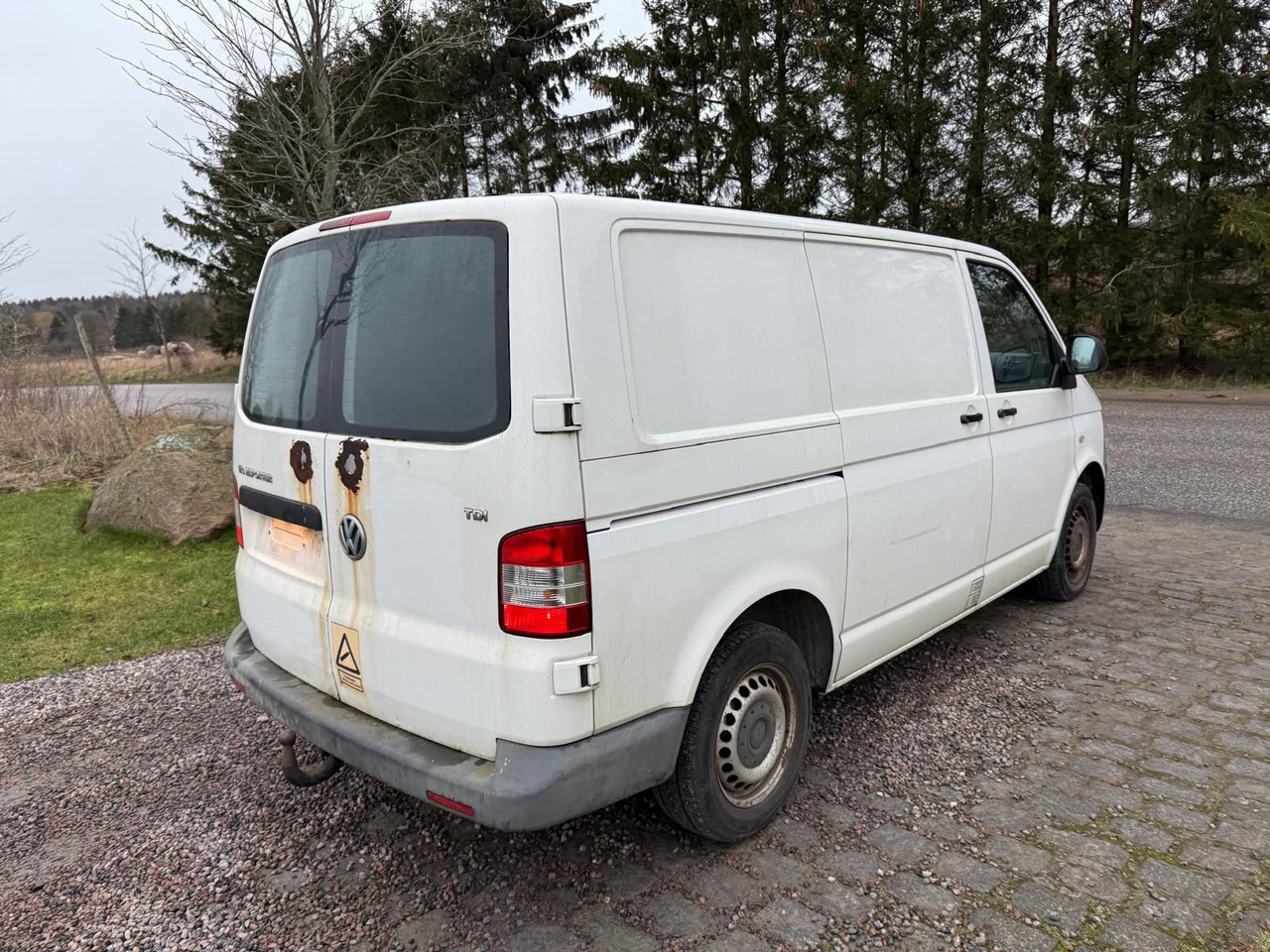 Volkswagen T5 Transporter 2.0 TDI Kasten *RESERVED Ro - Furgoneta pequeña: foto 5 Volkswagen T5 Transporter 2.0 TDI Kasten *RESERVED Ro - Furgoneta pequeña: foto 5