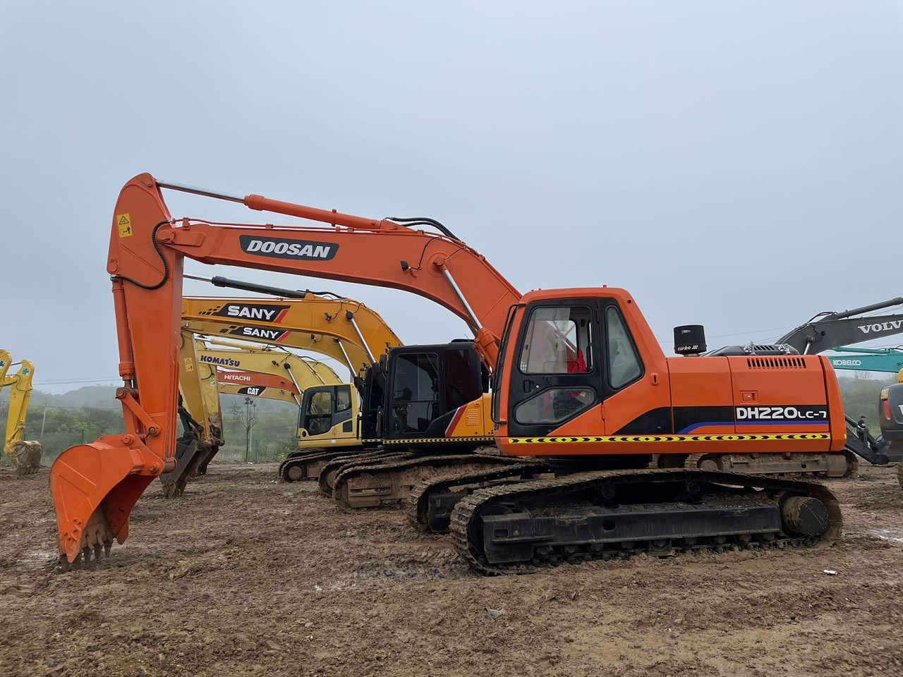 DOOSAN DH220 - Excavadora de cadenas: foto 1 DOOSAN DH220 - Excavadora de cadenas: foto 1