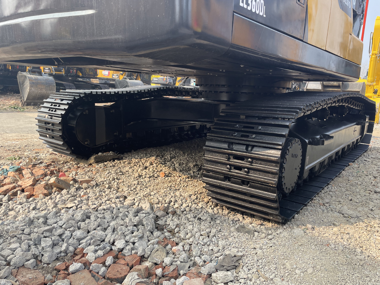 Excavadora de cadenas VOLVO EC360: foto 7
