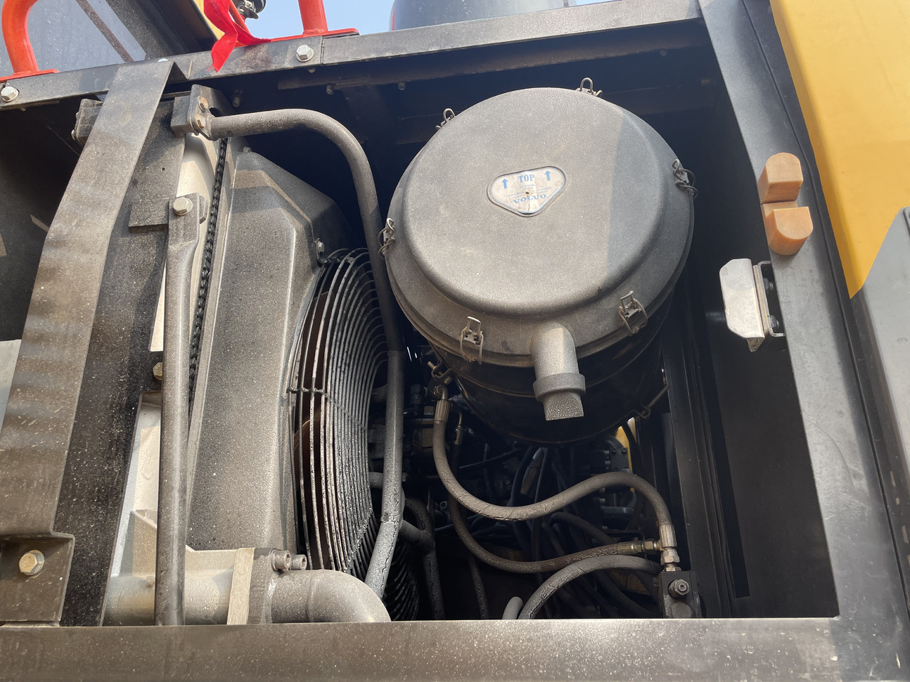Excavadora de cadenas VOLVO EC360: foto 6