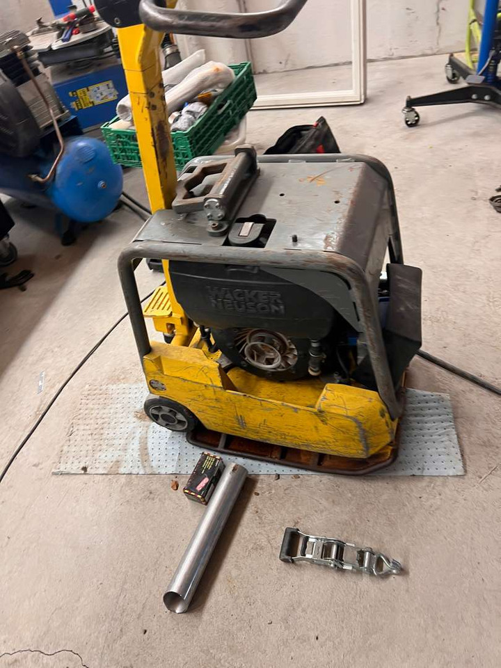 Wacker Neuson 1B30-2 vibroplate 1B30-2 (rep.-objekt) - Herramienta/ Equipo: foto 2 Wacker Neuson 1B30-2 vibroplate 1B30-2 (rep.-objekt) - Herramienta/ Equipo: foto 2