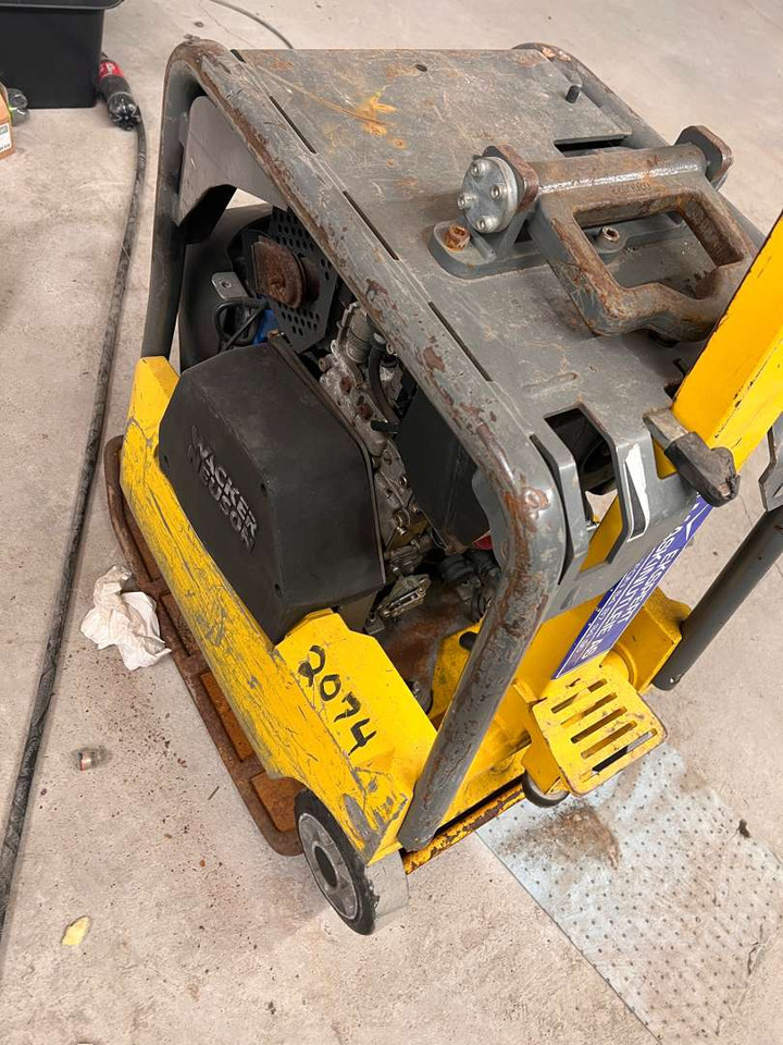 Wacker Neuson 1B30-2 vibroplate 1B30-2 (rep.-objekt) - Herramienta/ Equipo: foto 1 Wacker Neuson 1B30-2 vibroplate 1B30-2 (rep.-objekt) - Herramienta/ Equipo: foto 1