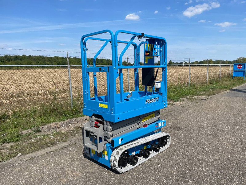 Fronteq FS0507T Tracked Scissor Lift | 2025 - Plataforma de tijeras: foto 5 Fronteq FS0507T Tracked Scissor Lift | 2025 - Plataforma de tijeras: foto 5