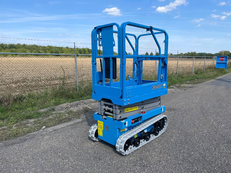 Fronteq FS0507T Tracked Scissor Lift | 2025 - Plataforma de tijeras: foto 2 Fronteq FS0507T Tracked Scissor Lift | 2025 - Plataforma de tijeras: foto 2