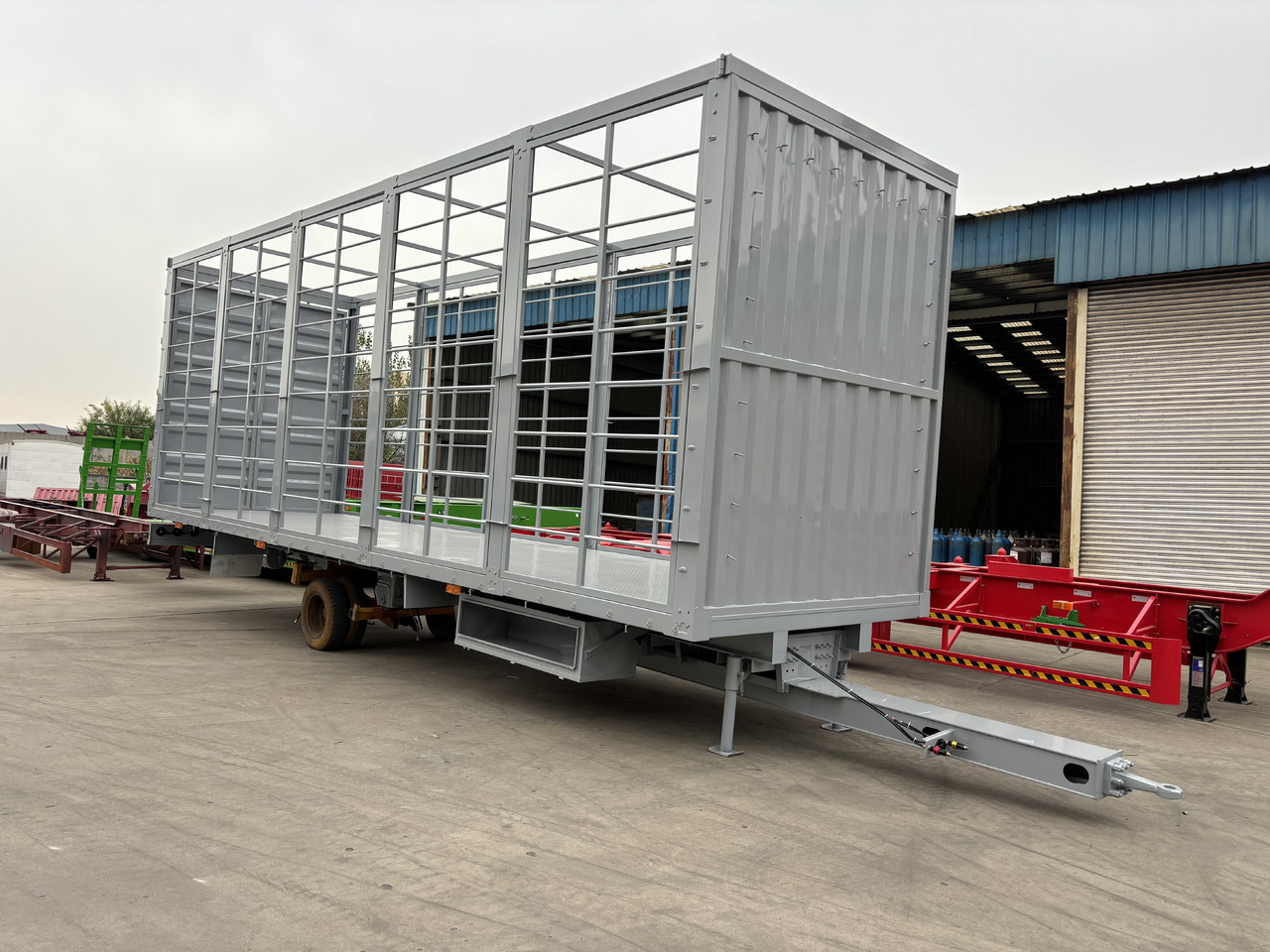 - Semirremolque plataforma/ Caja abierta: foto 2 - Semirremolque plataforma/ Caja abierta: foto 2