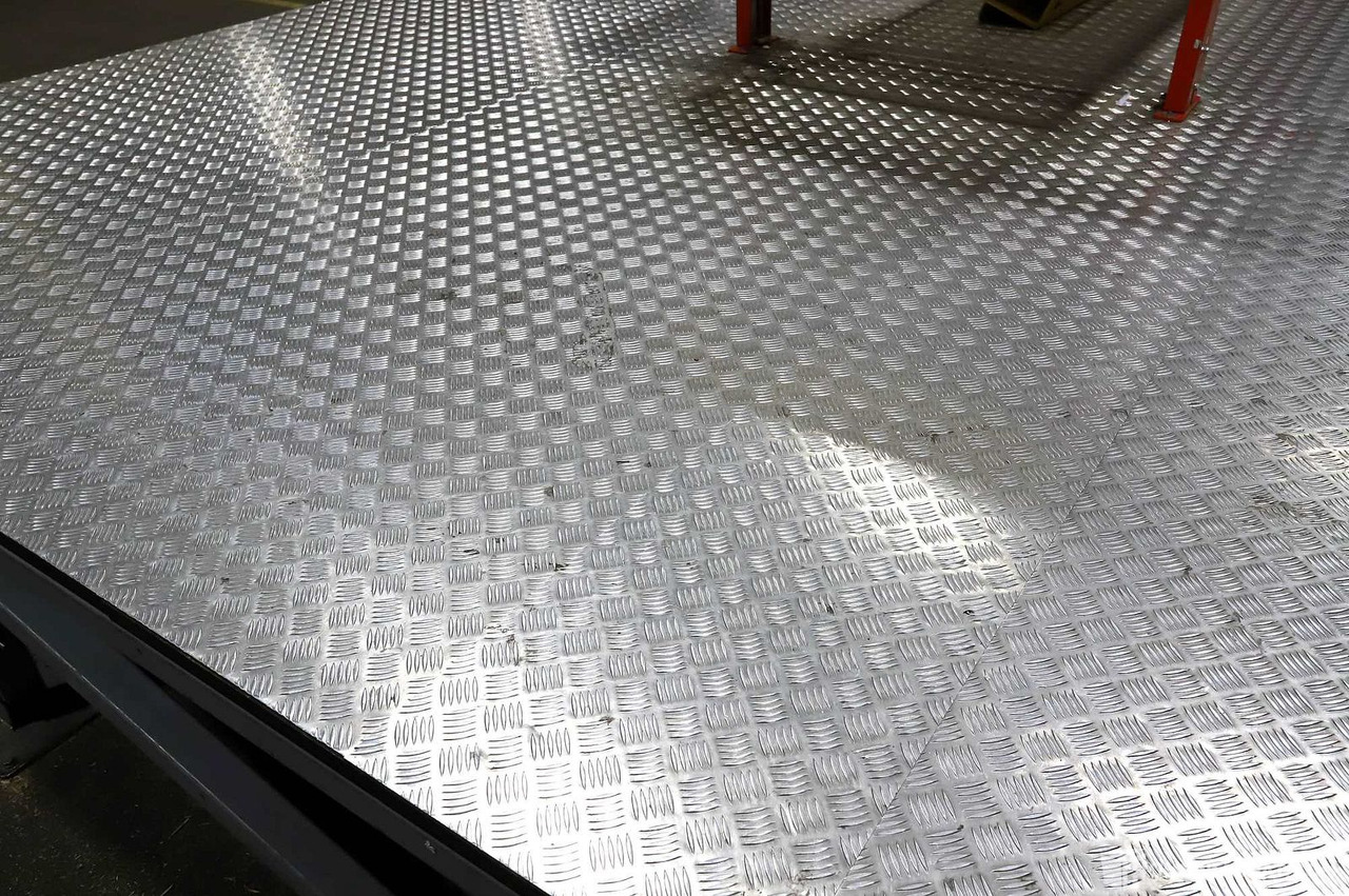 Järeää lastauslaituria / koroketta / lattiaa – 60 m2 –  2021. LGS6017, Vantaa - Herramienta/ Equipo: foto 4 Järeää lastauslaituria / koroketta / lattiaa – 60 m2 –  2021. LGS6017, Vantaa - Herramienta/ Equipo: foto 4