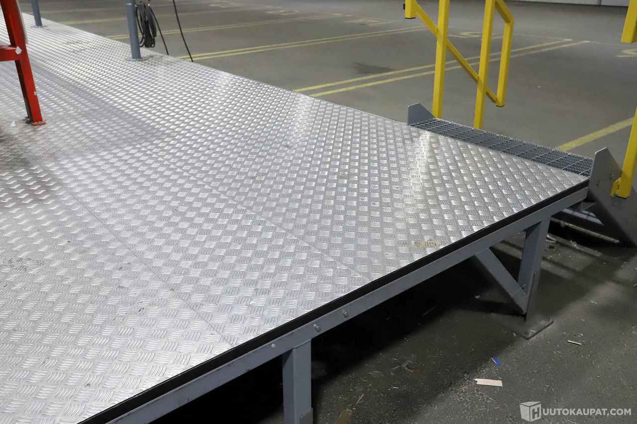 Järeää lastauslaituria / koroketta / lattiaa – 60 m2 –  2021. LGS6017, Vantaa - Herramienta/ Equipo: foto 2 Järeää lastauslaituria / koroketta / lattiaa – 60 m2 –  2021. LGS6017, Vantaa - Herramienta/ Equipo: foto 2