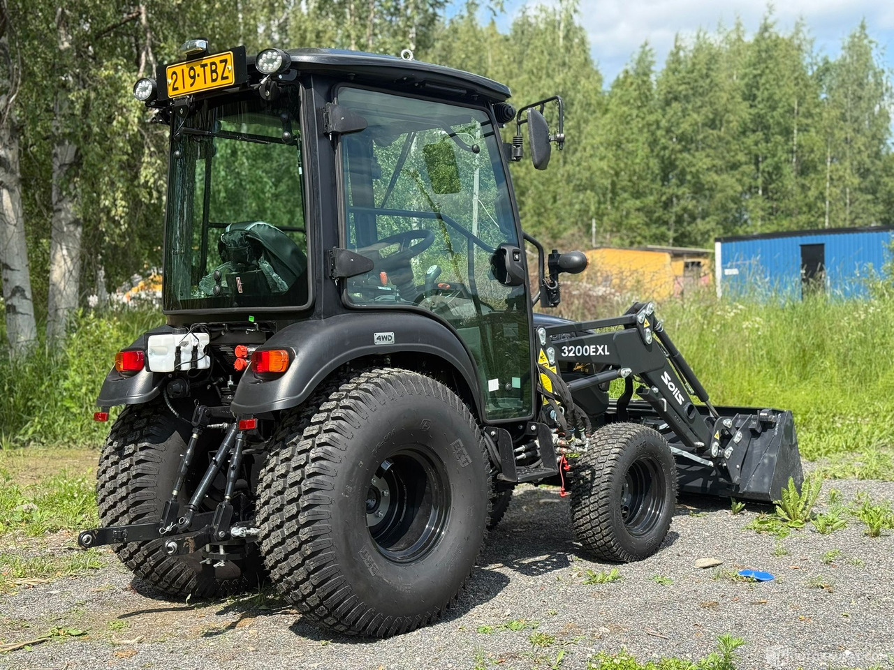Solis 26 HST ohjaamolla ja etukuormaajalla, 2024, alvillinen, lähes ajamaton, Jyväskylä - Maquinaria agrícola: foto 4 Solis 26 HST ohjaamolla ja etukuormaajalla, 2024, alvillinen, lähes ajamaton, Jyväskylä - Maquinaria agrícola: foto 4