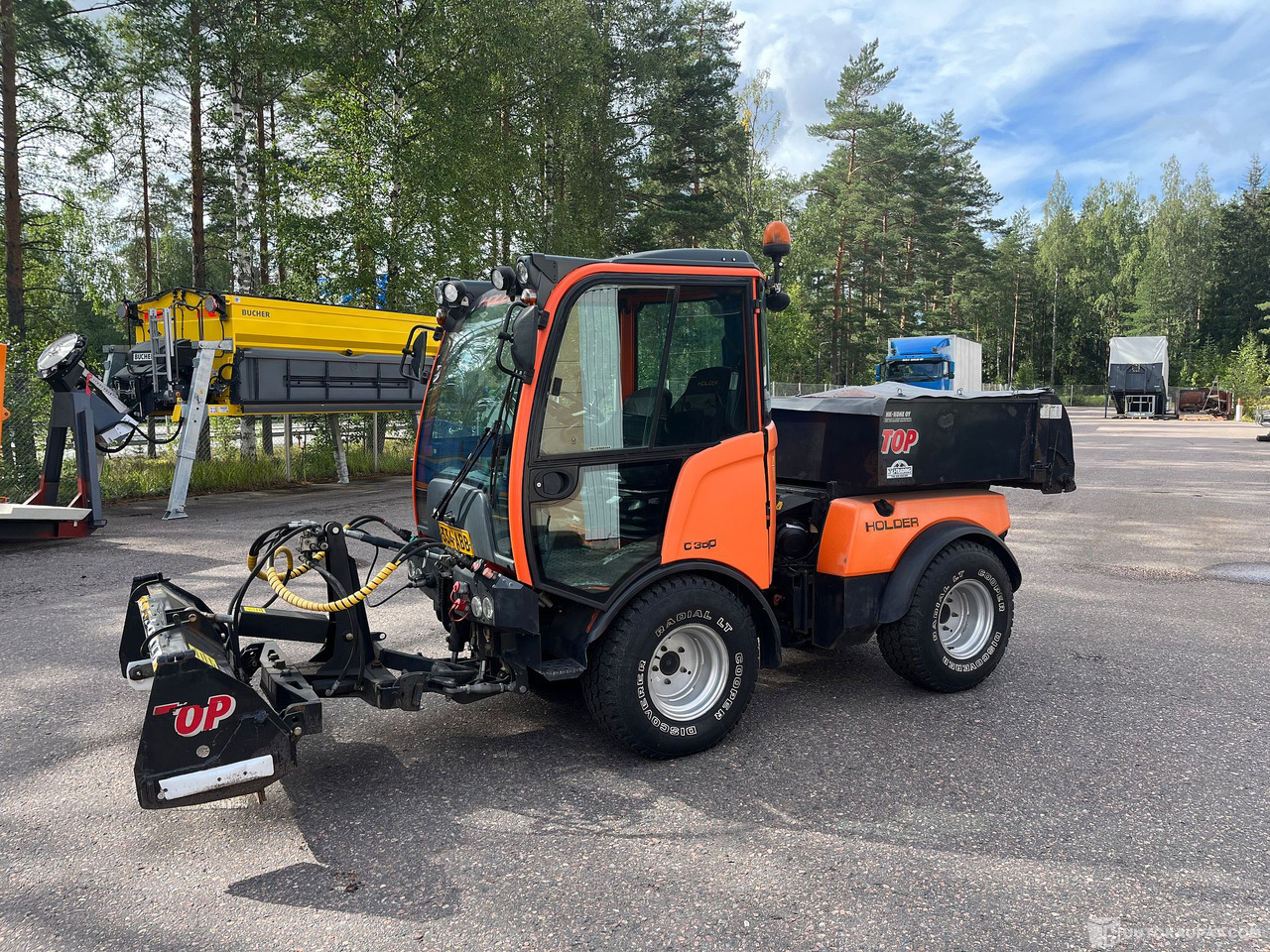 Holder C 350, kiinteistönhoitokone sieppariauralla ja hiekottimella, 2015, Lohja - Maquinaria de construcción: foto 2 Holder C 350, kiinteistönhoitokone sieppariauralla ja hiekottimella, 2015, Lohja - Maquinaria de construcción: foto 2
