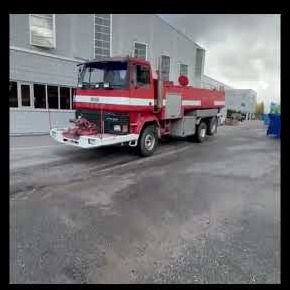 Camión cisterna Sisu säiliöauto, 1983, Vantaa: foto 16 Camión cisterna Sisu säiliöauto, 1983, Vantaa: foto 16