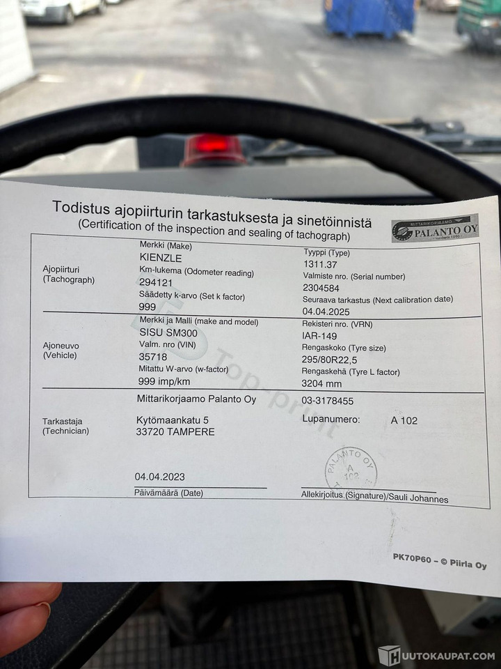 Camión cisterna Sisu säiliöauto, 1983, Vantaa: foto 15 Camión cisterna Sisu säiliöauto, 1983, Vantaa: foto 15