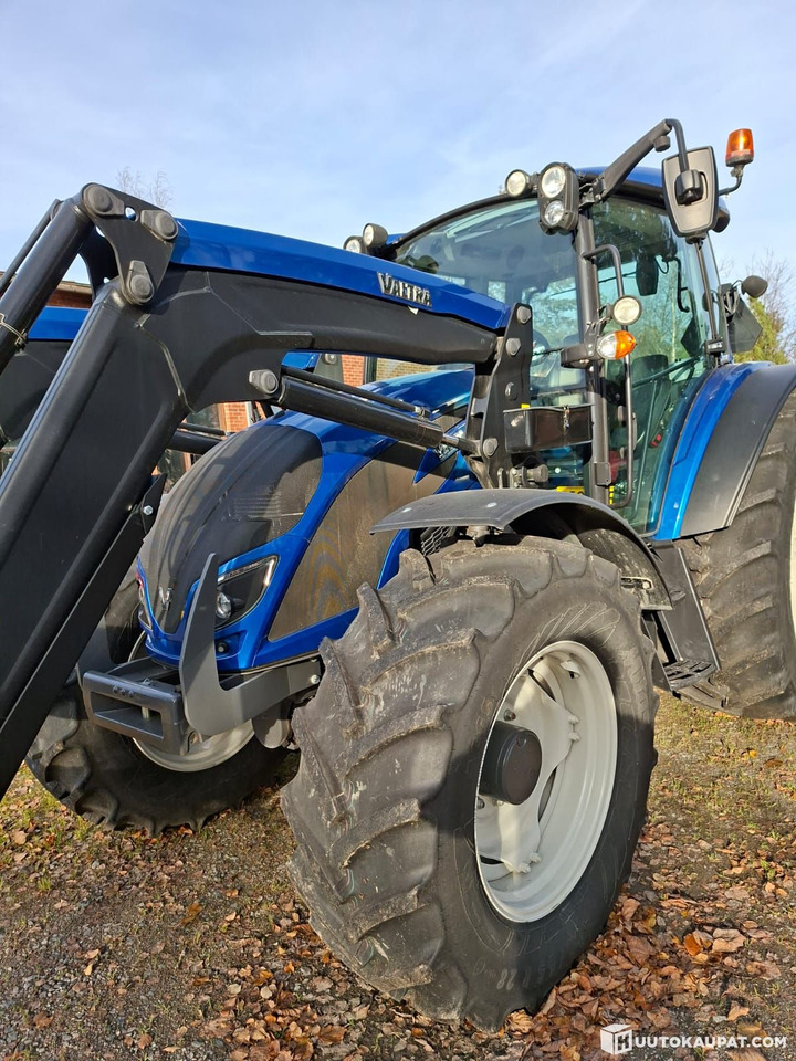 Valtra A134 with front loader, model year 2019, Kurikka - Tractor: foto 2 Valtra A134 with front loader, model year 2019, Kurikka - Tractor: foto 2