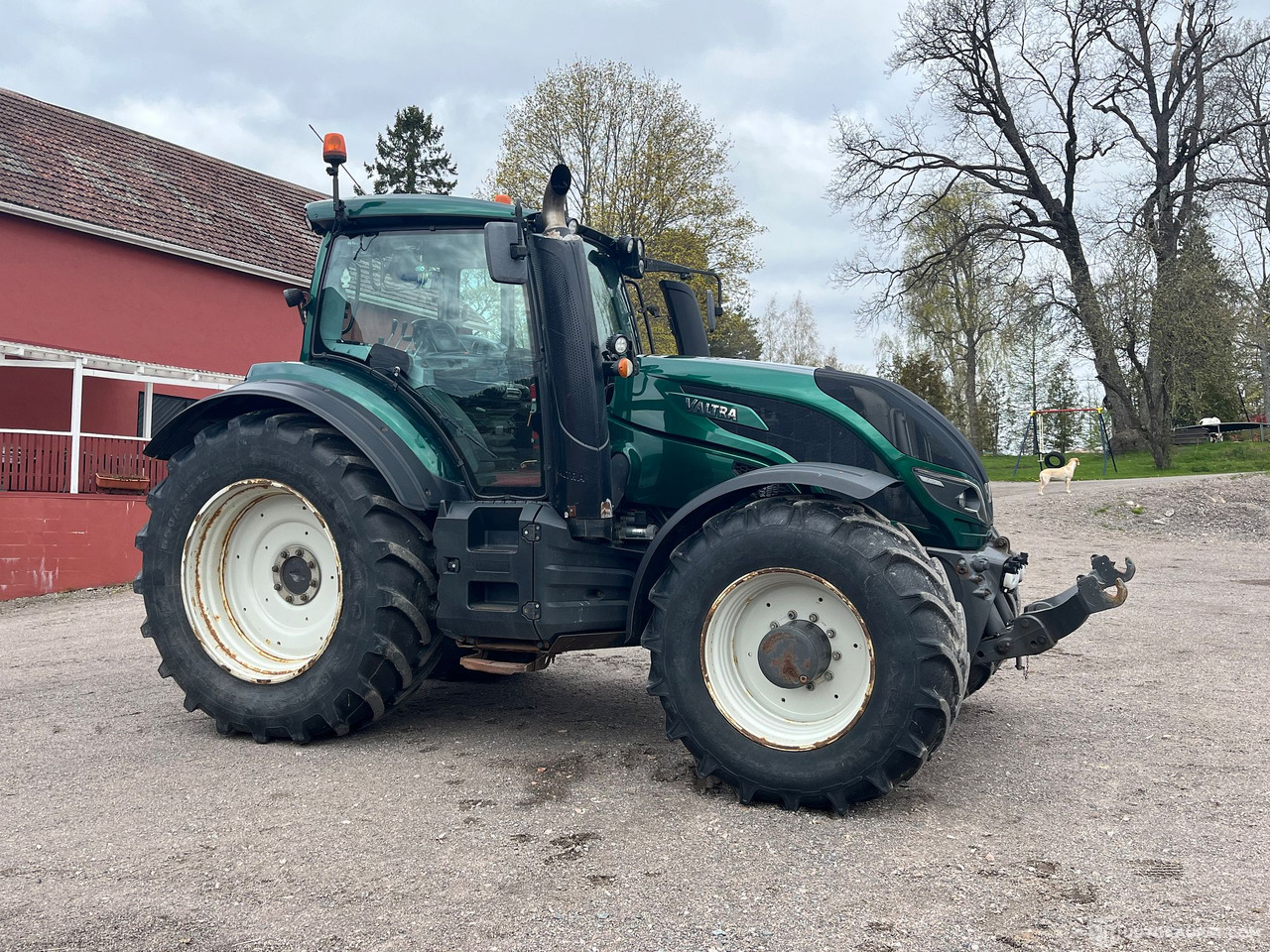 Valtra T234 Versu, traktori etunostolaitteella ja taakseajolaitteilla, 2015, Vantaa - Tractor: foto 4 Valtra T234 Versu, traktori etunostolaitteella ja taakseajolaitteilla, 2015, Vantaa - Tractor: foto 4