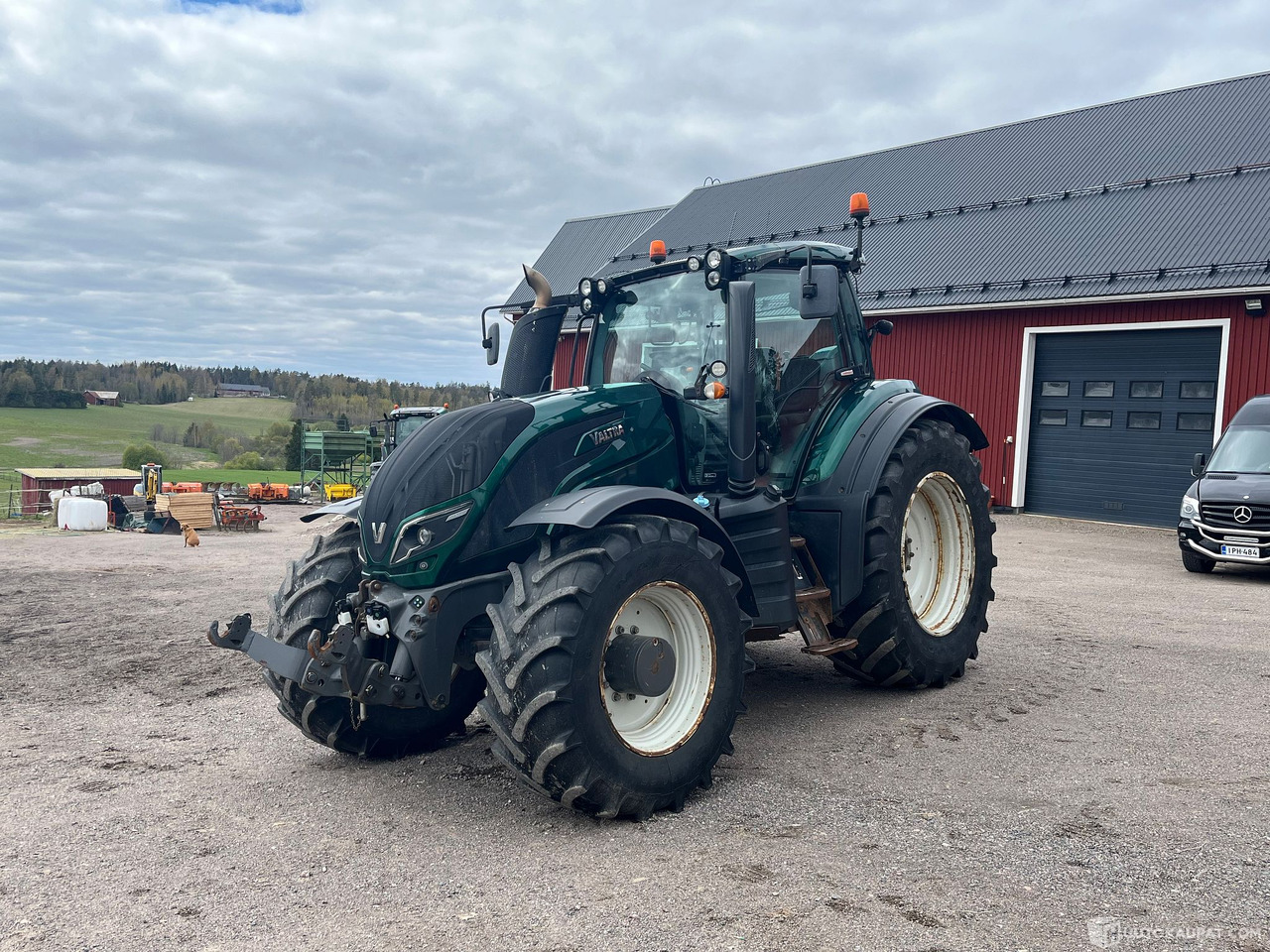 Valtra T234 Versu, traktori etunostolaitteella ja taakseajolaitteilla, 2015, Vantaa - Tractor: foto 1 Valtra T234 Versu, traktori etunostolaitteella ja taakseajolaitteilla, 2015, Vantaa - Tractor: foto 1