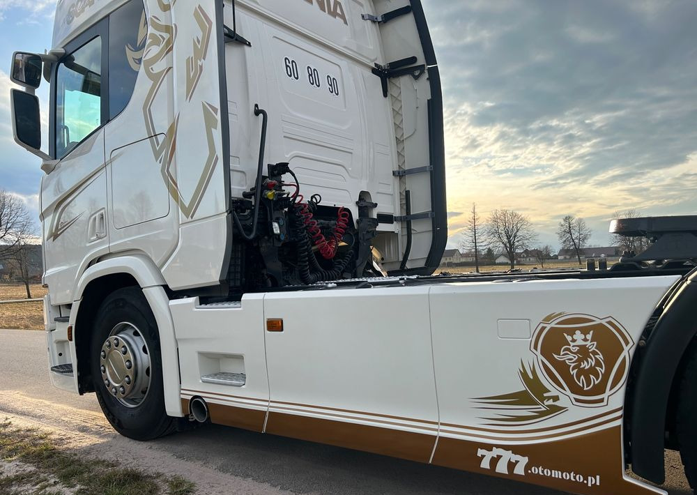 Scania R500 FULL AIR 2019 10x poduszki KLIMA POSTOJOWA / RETARDER / FULL SPOJLER / TOP STAN / od jedynego właściciela ! HYDRAULIKA spod beczki spożywczej ! / do wywrotu ruchomej podłogi beczki TOP TOP - Cabeza tractora: foto 5 Scania R500 FULL AIR 2019 10x poduszki KLIMA POSTOJOWA / RETARDER / FULL SPOJLER / TOP STAN / od jedynego właściciela ! HYDRAULIKA spod beczki spożywczej ! / do wywrotu ruchomej podłogi beczki TOP TOP - Cabeza tractora: foto 5