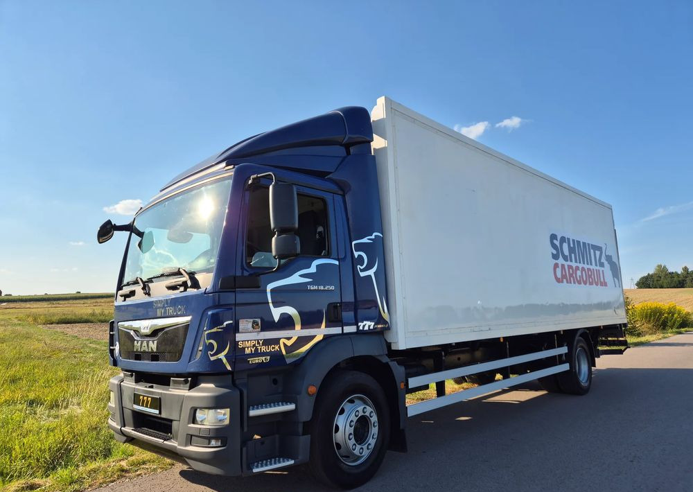 MAN TGM 18.250 Carrier 1950 D/E z Holandii / TOP STAN / 7.5m / 18 palet / winda + drzwi boczne / OKAZJA - Camión frigorífico: foto 5 MAN TGM 18.250 Carrier 1950 D/E z Holandii / TOP STAN / 7.5m / 18 palet / winda + drzwi boczne / OKAZJA - Camión frigorífico: foto 5